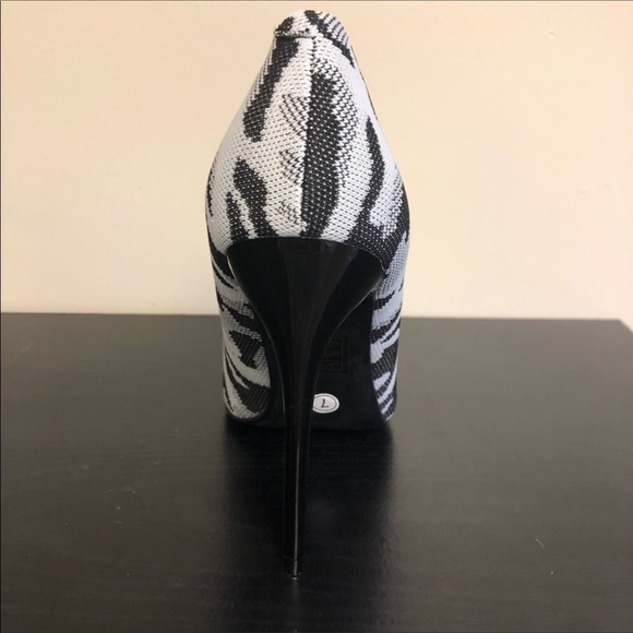 ♥️👠SOLD. ‼️ CAMOUFLAGE STILETTOS 👠 - Picture 4 of 8